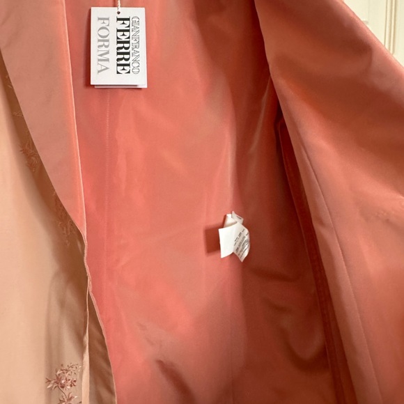 Vintage new Gianfranco Ferre Pink Embroidered Women's Jacket. Made in Italy. - Picture 6 of 10